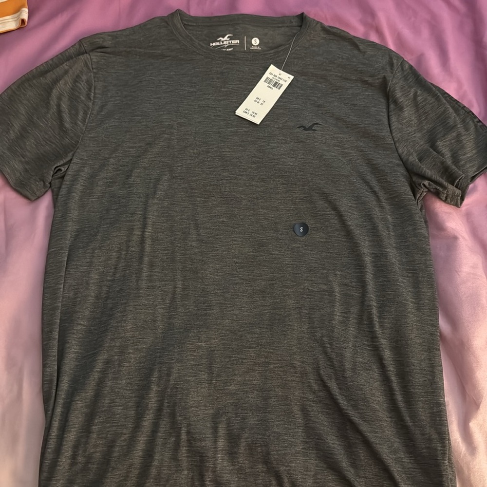 Hollister Men's Gray T-Shirt